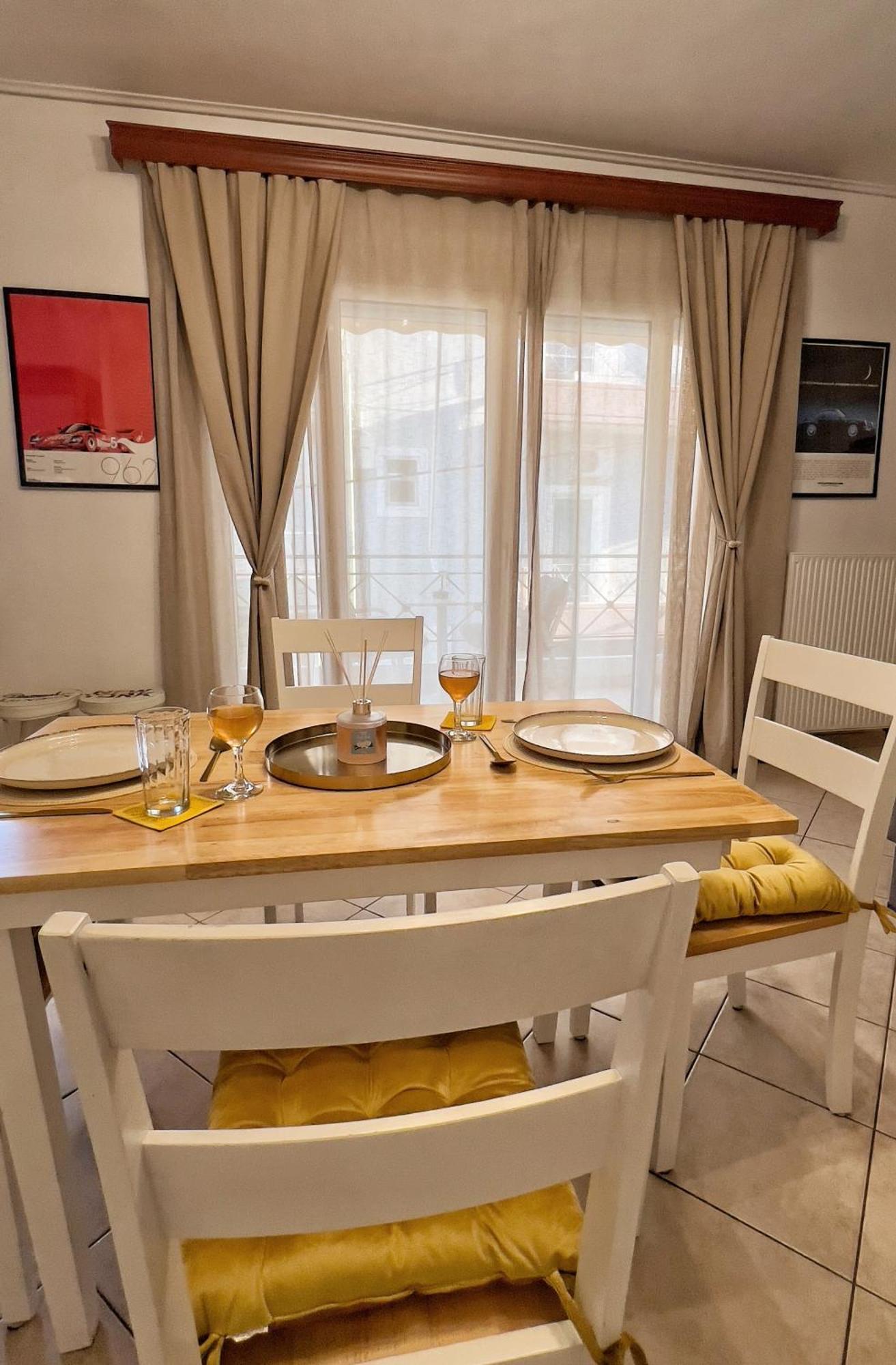 H&H Cozy Retreat Apartment พีเรียส ภายนอก รูปภาพ