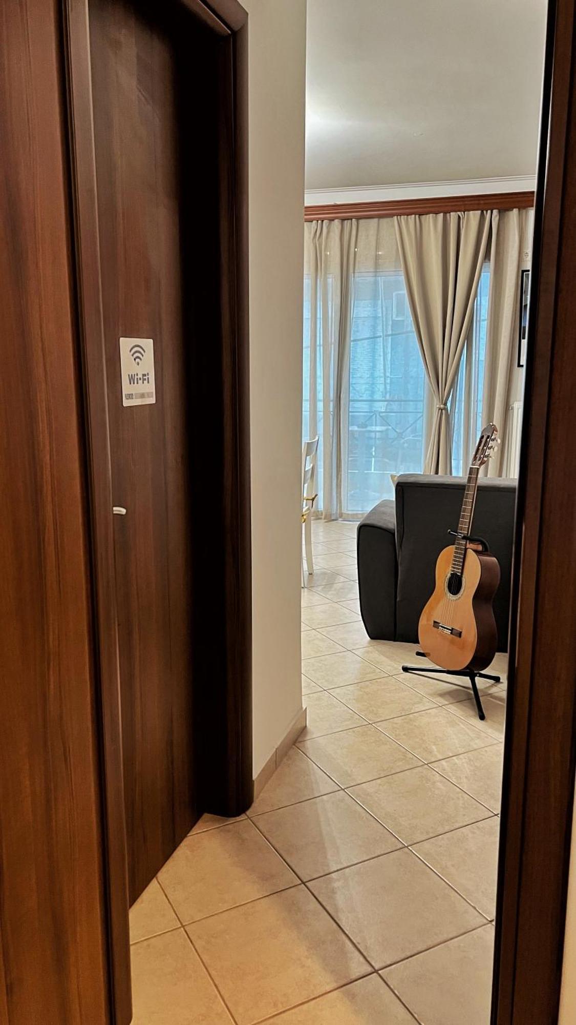 H&H Cozy Retreat Apartment พีเรียส ภายนอก รูปภาพ