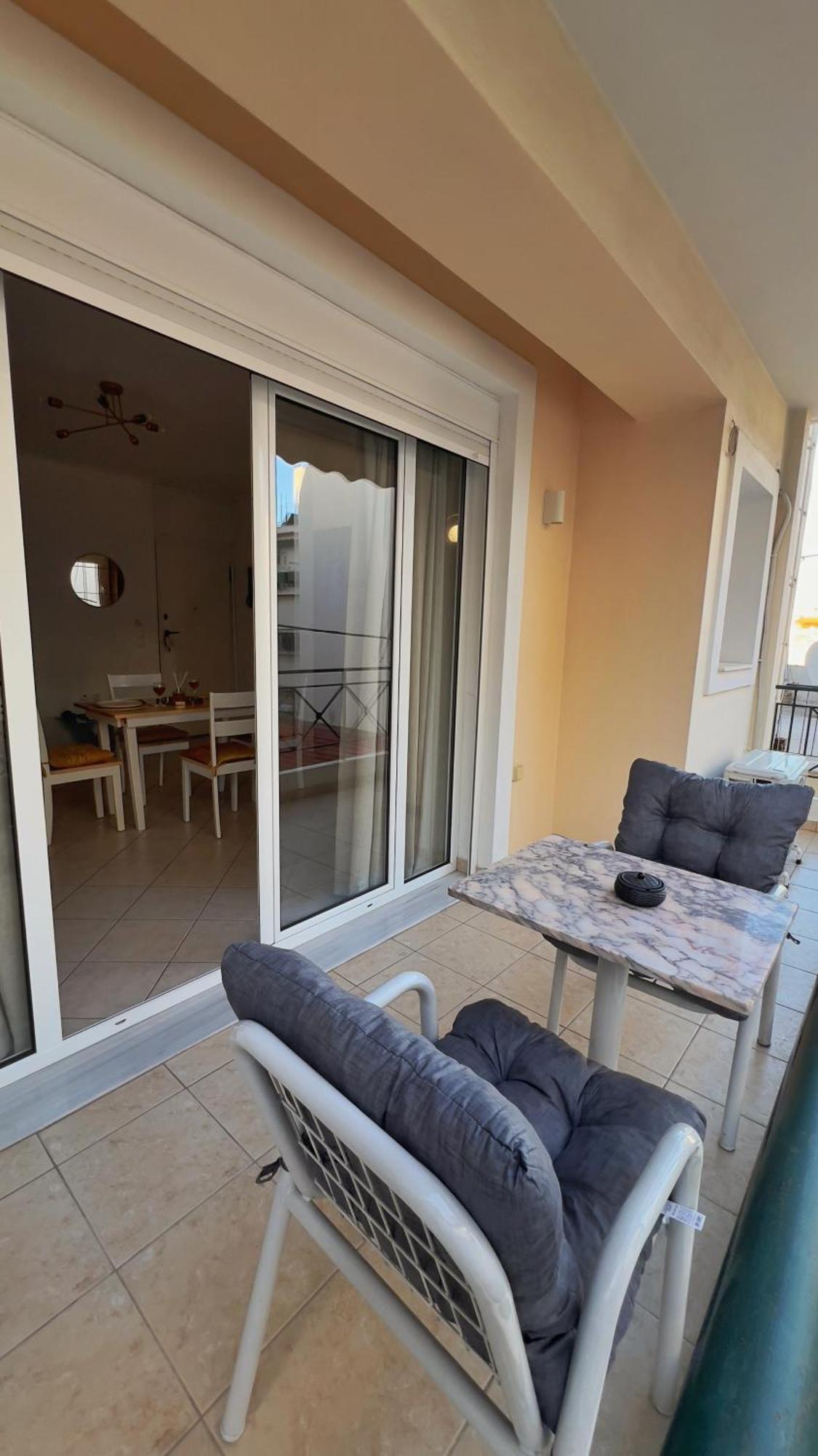 H&H Cozy Retreat Apartment พีเรียส ภายนอก รูปภาพ