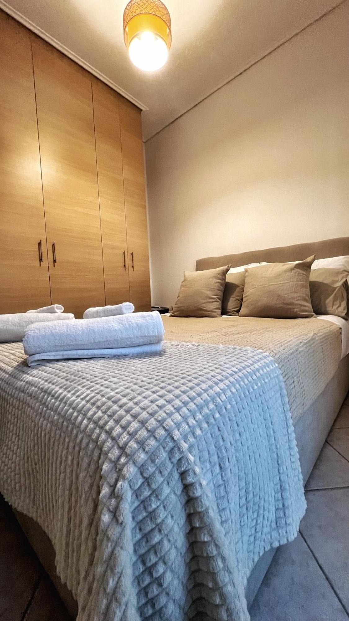H&H Cozy Retreat Apartment พีเรียส ภายนอก รูปภาพ