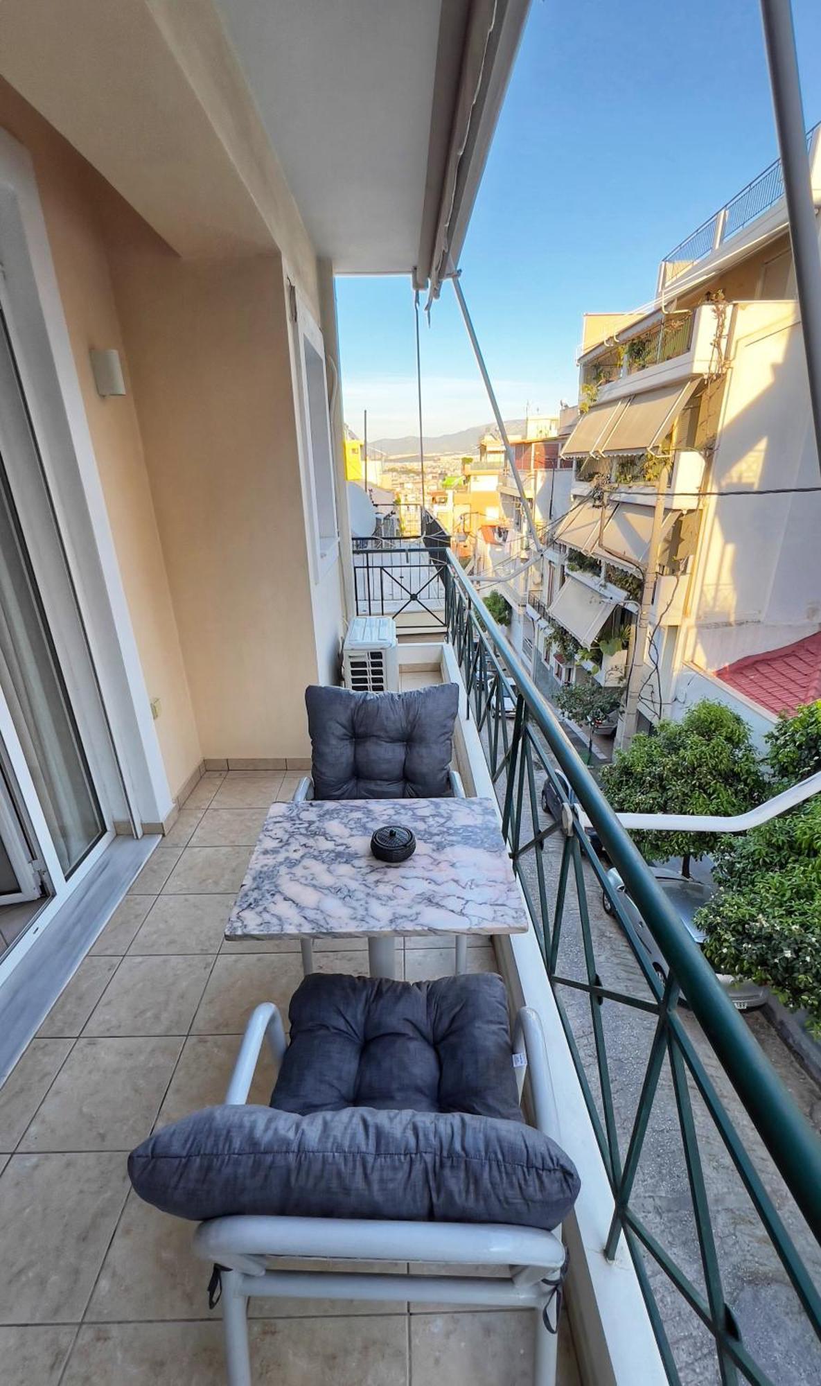 H&H Cozy Retreat Apartment พีเรียส ภายนอก รูปภาพ